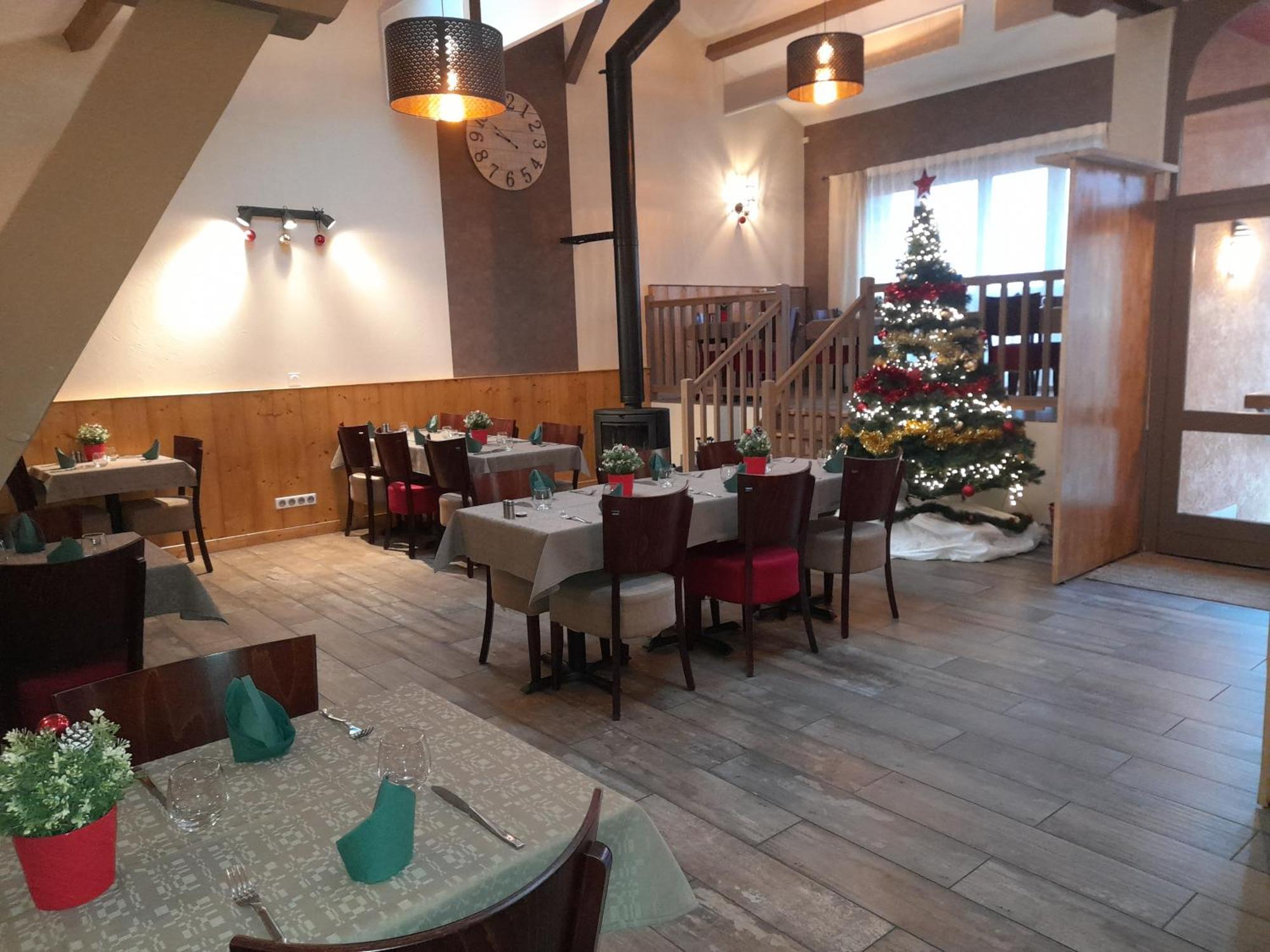 Les Pierres Roses Bed & Breakfast Coise Екстериор снимка